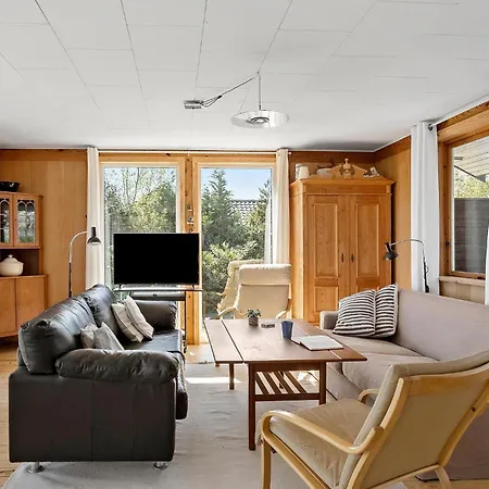 3 Bedroom Beautiful In Ferienhaus Hesselager