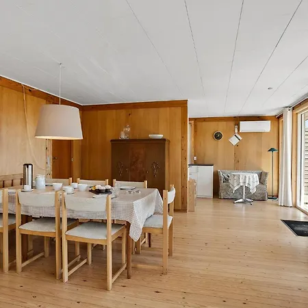 3 Bedroom Beautiful In Hesselager