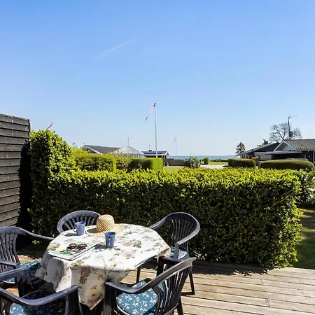 3 Bedroom Beautiful In Ferienhaus *